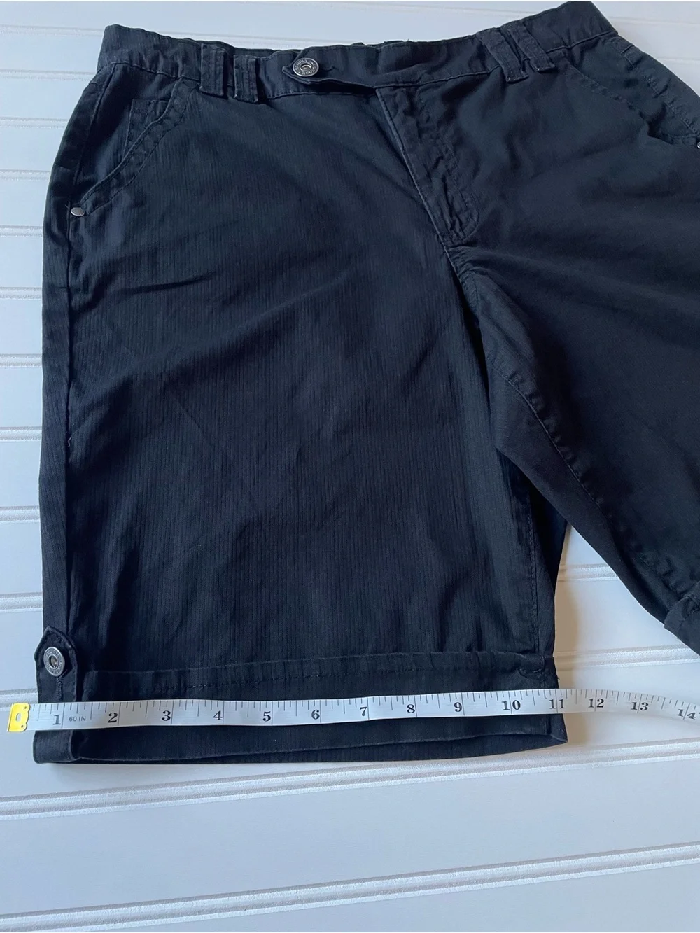 Gloria Vanderbilt black bermuda